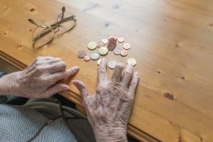 Niedrige Rente: Frauen sind überdurchschnittlich oft von Altersarmut bedroht.